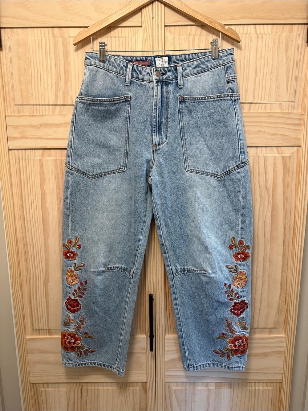 DW Becky barrel Light Blue Embroidered Women’s Jeans